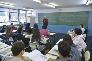 Professora alerta para apagão na formação de profissionais de ensino